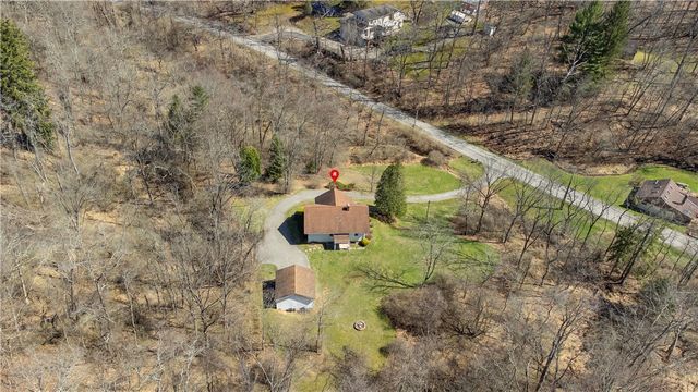 2450 Pleuchel Rd, Franklin Park, PA 15143