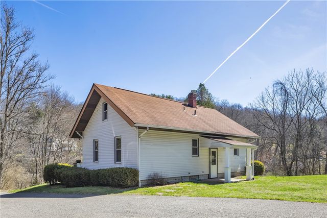 2450 Pleuchel Rd, Franklin Park, PA 15143