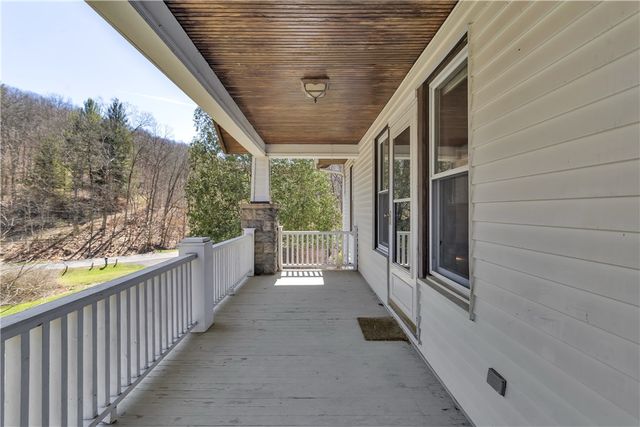 2450 Pleuchel Rd, Franklin Park, PA 15143