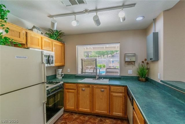 9712 Blatimac Avenue 103, Las Vegas, NV 89129