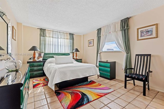 16465 NE 22nd Ave 302, North Miami Beach, FL 33160