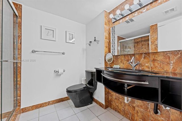 16465 NE 22nd Ave 302, North Miami Beach, FL 33160