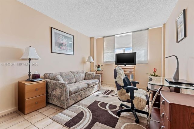 16465 NE 22nd Ave 302, North Miami Beach, FL 33160