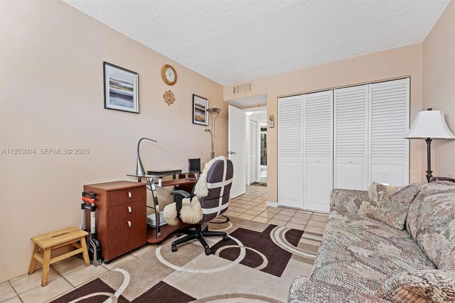 16465 NE 22nd Ave 302, North Miami Beach, FL 33160