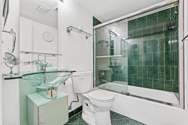 16465 NE 22nd Ave 302, North Miami Beach, FL 33160