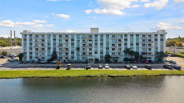 16465 NE 22nd Ave 302, North Miami Beach, FL 33160