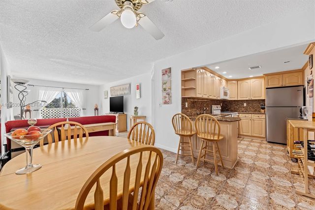 16465 NE 22nd Ave 302, North Miami Beach, FL 33160