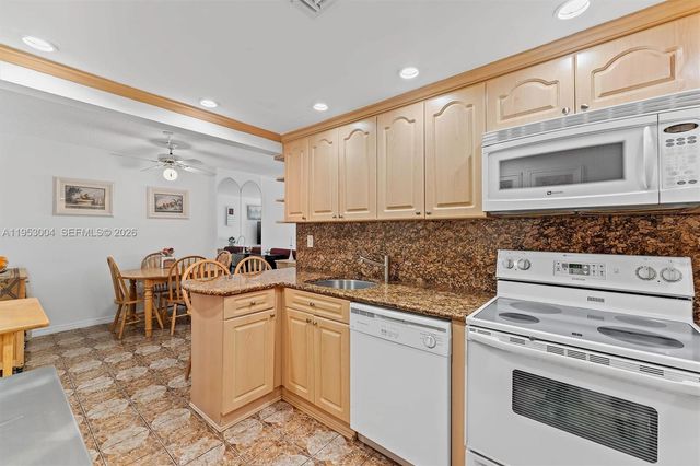 16465 NE 22nd Ave 302, North Miami Beach, FL 33160