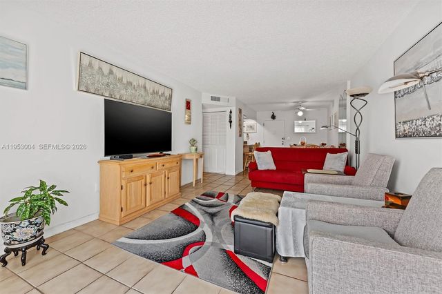 16465 NE 22nd Ave 302, North Miami Beach, FL 33160