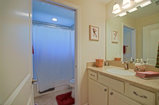 10158 JULIA ISLES AVENUE, Oxford, FL 34484