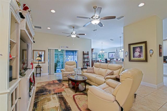 10158 JULIA ISLES AVENUE, Oxford, FL 34484