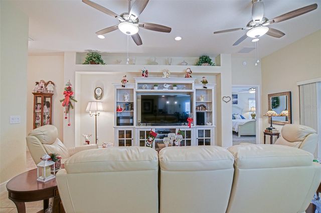 10158 JULIA ISLES AVENUE, Oxford, FL 34484