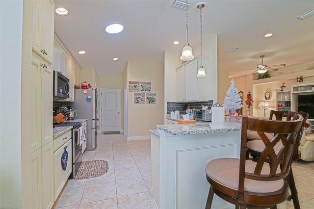 10158 JULIA ISLES AVENUE, Oxford, FL 34484