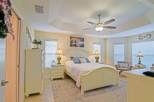 10158 JULIA ISLES AVENUE, Oxford, FL 34484