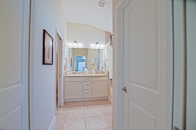 10158 JULIA ISLES AVENUE, Oxford, FL 34484