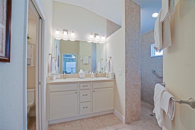 10158 JULIA ISLES AVENUE, Oxford, FL 34484