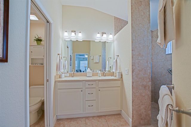 10158 JULIA ISLES AVENUE, Oxford, FL 34484