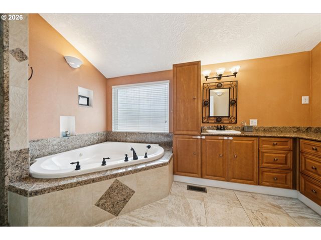 10634 Sw COOK Ln, Portland, OR 97223