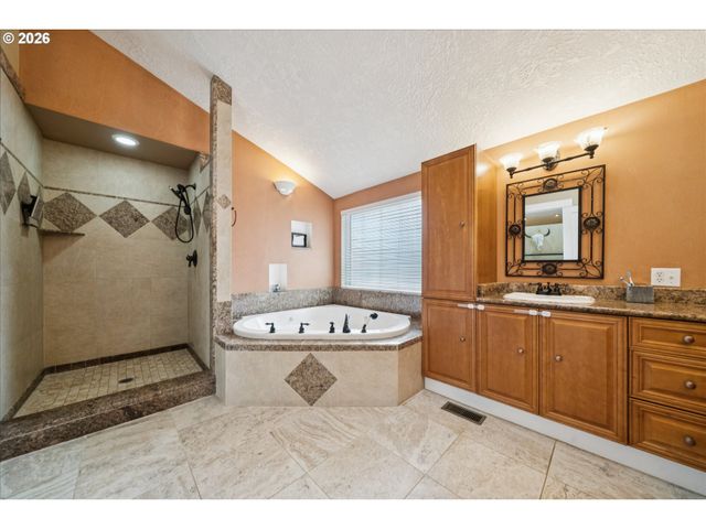 10634 Sw COOK Ln, Portland, OR 97223