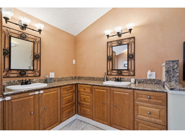 10634 Sw COOK Ln, Portland, OR 97223