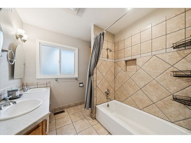 10634 Sw COOK Ln, Portland, OR 97223