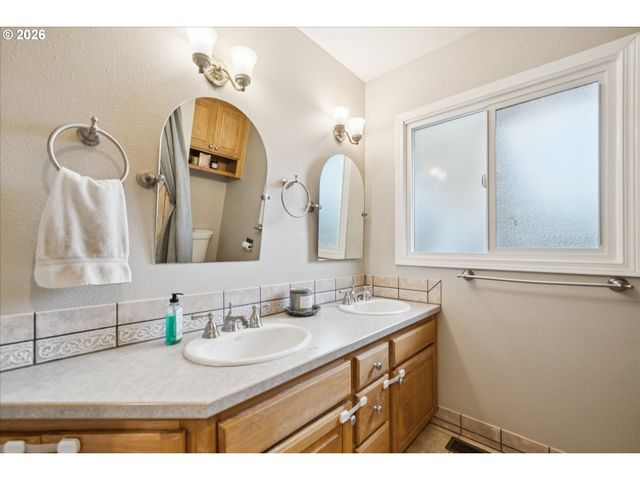 10634 Sw COOK Ln, Portland, OR 97223
