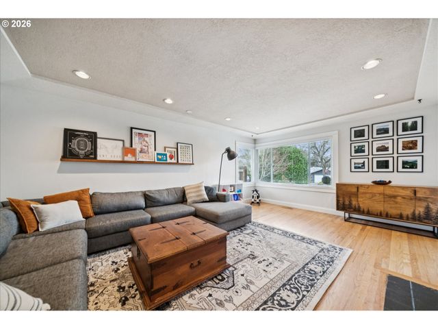 10634 Sw COOK Ln, Portland, OR 97223