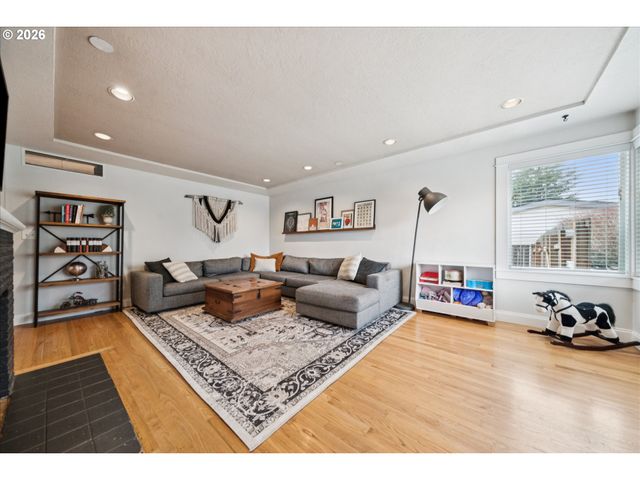 10634 Sw COOK Ln, Portland, OR 97223