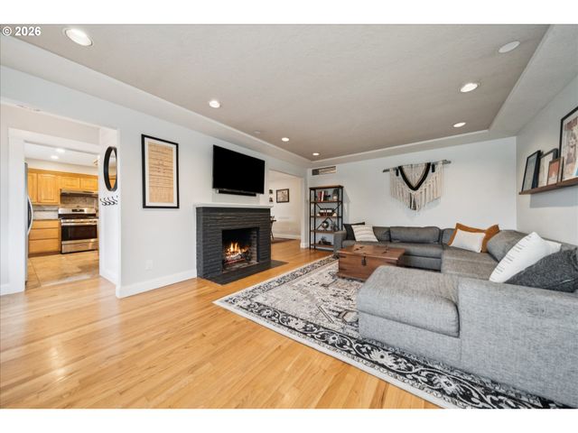 10634 Sw COOK Ln, Portland, OR 97223