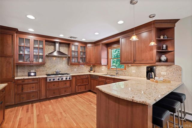 2 Rochambeau Drive, Hartsdale, NY 10530