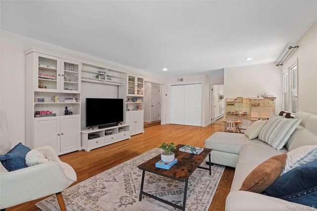 2 Rochambeau Drive, Hartsdale, NY 10530