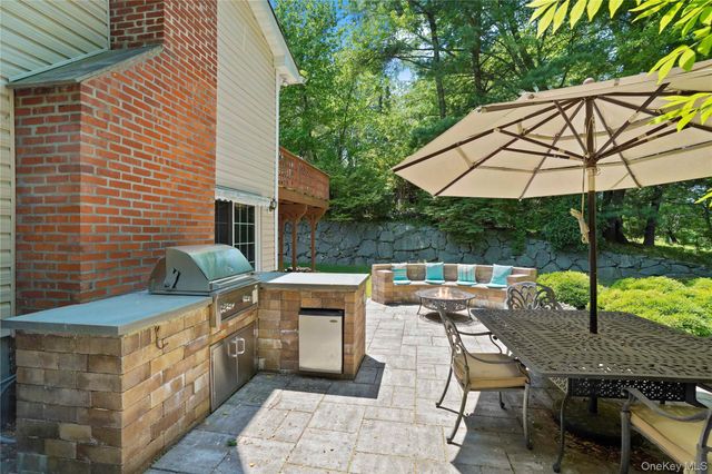2 Rochambeau Drive, Hartsdale, NY 10530