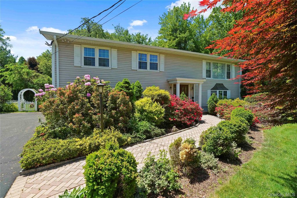 2 Rochambeau Drive, Hartsdale, NY 10530
