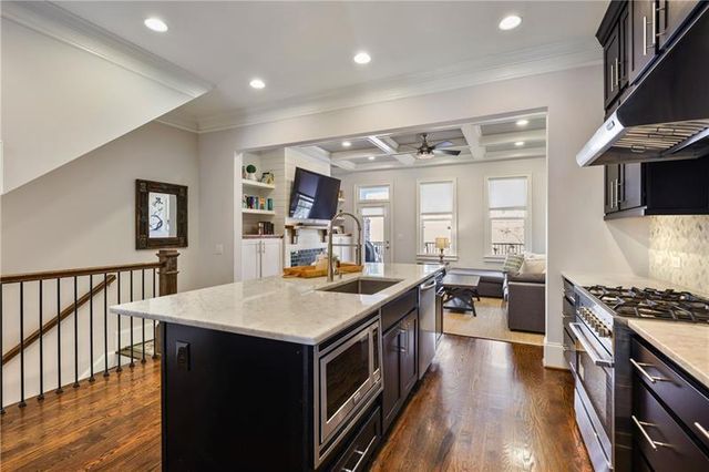 336 Brownstones NE Circle, Atlanta, GA 30312