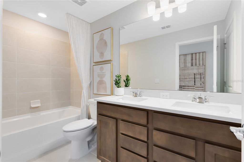 Image 25 of property listing at 2122 SOUTHBURY DRIVE, Kissimmee, FL 34744