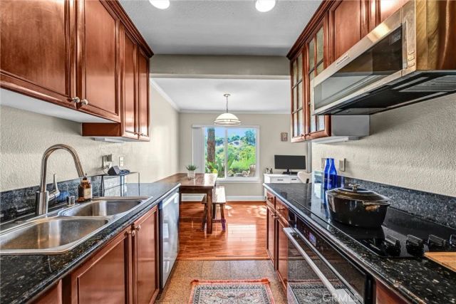 8640 Via Mallorca B, La Jolla, CA 92037
