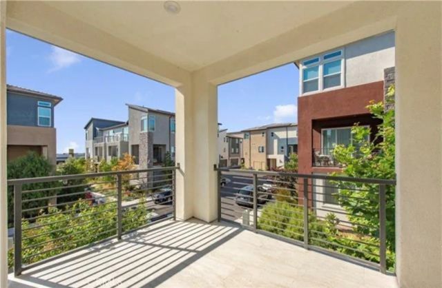 273 LYNX, Irvine, CA 92618