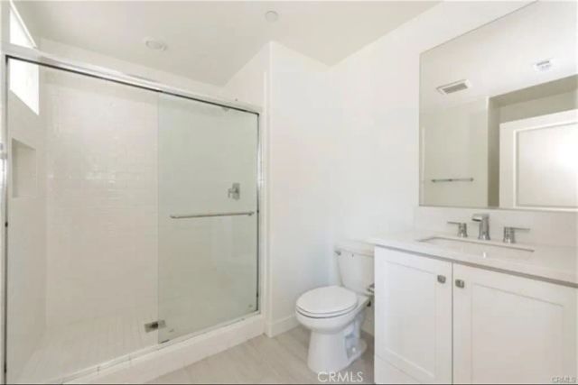 273 LYNX, Irvine, CA 92618