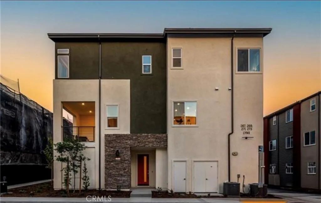 273 LYNX, Irvine, CA 92618