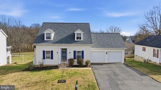 206 SENTRY LN, Martinsburg, WV 25401