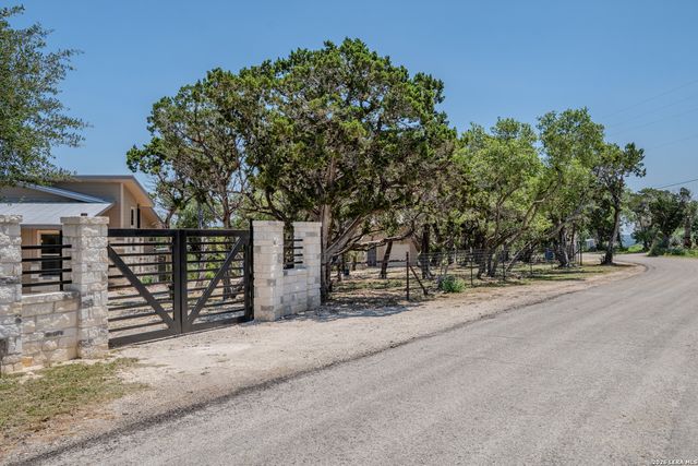 500 NAKED INDIAN TRL, New Braunfels, TX 78132