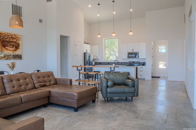 500 NAKED INDIAN TRL, New Braunfels, TX 78132