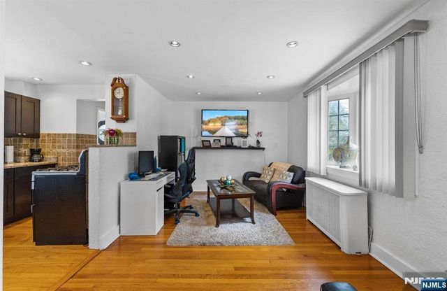 288 Sussex Road, Wood Ridge, NJ 07075