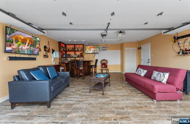 288 Sussex Road, Wood Ridge, NJ 07075