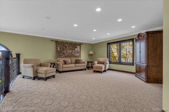 985 JAMES K Boulevard, Sylvan Lake, MI 48341