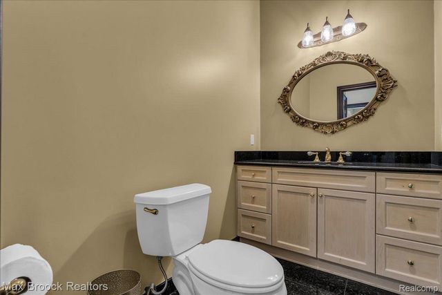 985 JAMES K Boulevard, Sylvan Lake, MI 48341