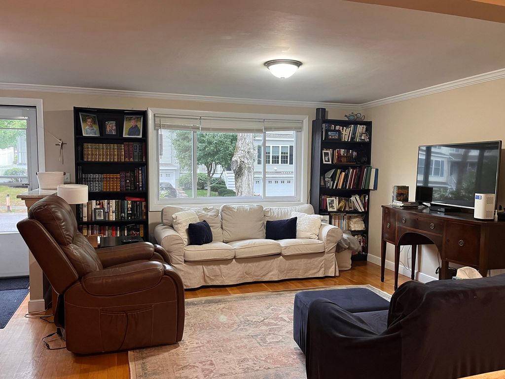 41 Birch St, Needham, MA 02494