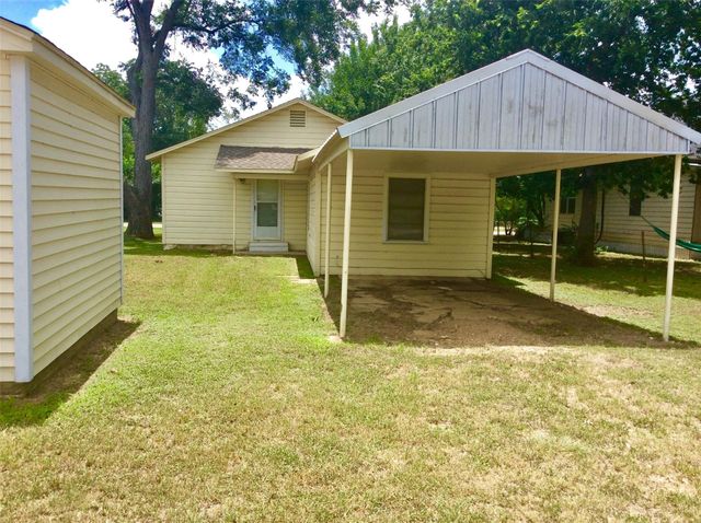 406 N Broadway Street, Caldwell, TX 77836