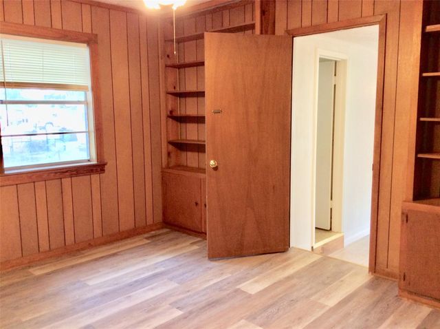 406 N Broadway Street, Caldwell, TX 77836