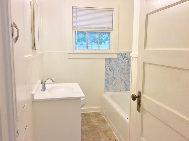 406 N Broadway Street, Caldwell, TX 77836